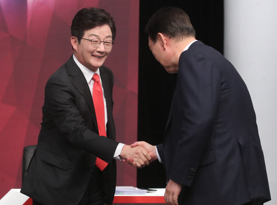 유승민(왼쪽), 윤석열 국민의힘 대선경선 후보 2021.10.18/뉴스1 © News1