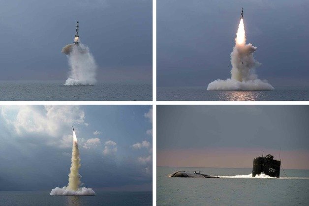 북한이 19일 함경남도 신포 동쪽 해상에서 ‘신형 잠수함발사탄도탄(SLBM)’을 시험발사했다. 이번 시험발사엔 ‘고래급’(신포급) 잠수함 ‘8·24영웅함’(사진 오른쪽 아래)이 이용됐다. (평양 노동신문=뉴스1)