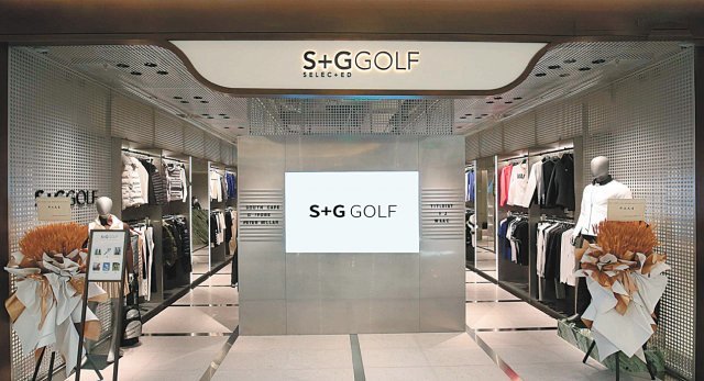 코오롱인더스트리의 골프웨어 꺋왁꺍이 들어선 중국 베이징 SKP백화점 내 편집숍 꺋S+G GOLF꺍 매장.