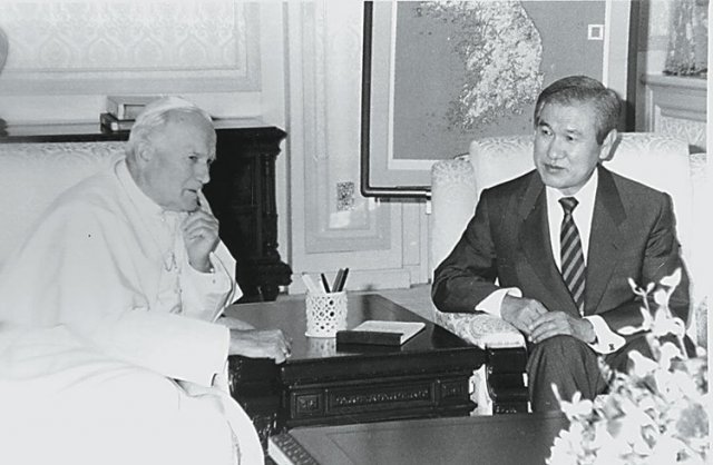1989년 청와대에서 교황 요한 바오로 2세와 만남