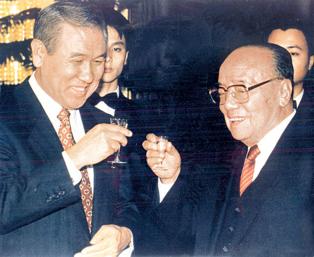 1992년 중국 방문해 양상쿤 국가주석과 회동