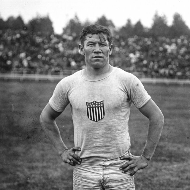 아메리칸인디언 출신의 스포츠 스타 짐 소프(1887~1953). 육상 미식축구 야구 등에서 모두 두각을 나타냈던 그는 “미국 역사상 가장 위대한 선수(the Greatest American Athlete)”로 일컬어진다. 뉴욕타임스