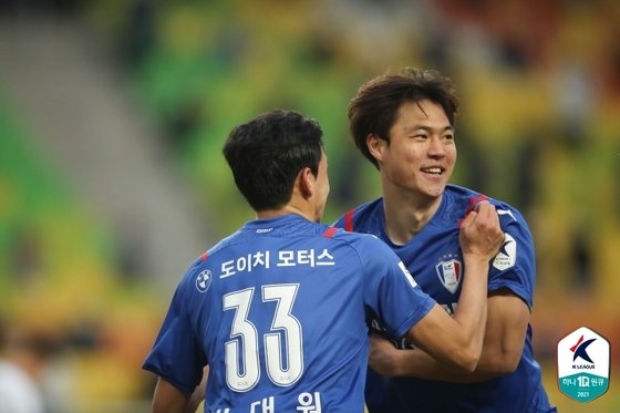 수원삼성 공격수 김건희(오른쪽). (한국프로축구연맹 제공)