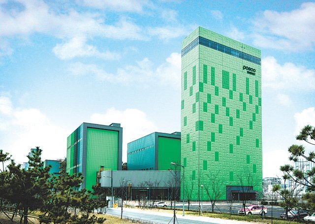 포스코에너지가 운영하는 인천 LNG복합발전소 7∼9호기 모습. 포스코에너지는 광양 LNG터미널과 연계해 LNG 밸류체인 경쟁력 강화에 나섰다.
