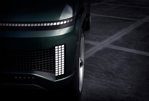 현대자동차 전용 전기차 브랜드 아이오닉의 대형 SUV 콘셉트카 ‘세븐’(SEVEN) 티저 이미지 © 뉴스1