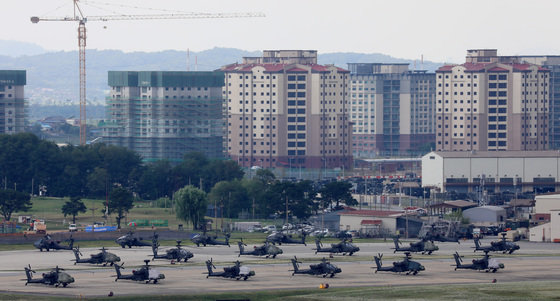 경기도 평택 소재 주한미군 기지에 계류 중인 미국 헬기들. 2021.8.10/뉴스1 © News1