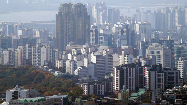 서울 중구 남산타워에서 바라본 아파트 단지의 모습. 2021.11.2/뉴스1 © News1