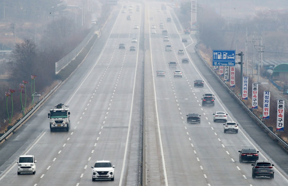 경북 경산시 진량읍 경부고속도로 평사휴게소 인근. 2021.2.14/뉴스1 © News1