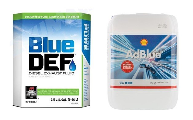 블루데프(BlueDEF·왼쪽)와 애드블루(AdBlue) 요소수 제품. (코리아센터 제공) © 뉴스1