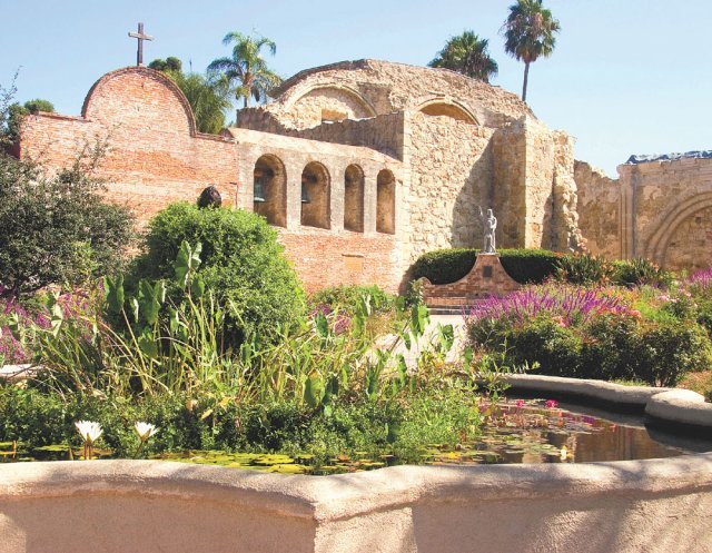 18세기 미국 캘리포니아에 조성된 산후안카피스트라노 선교회 정원. 시공사 제공