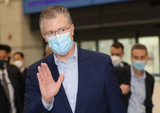 대니얼 크리튼브링크 미국 국무부 동아시아태평양 차관보가 지난 10일 인천공항을 통해 방한하고 있다. 2021.11.10/뉴스1 © News1