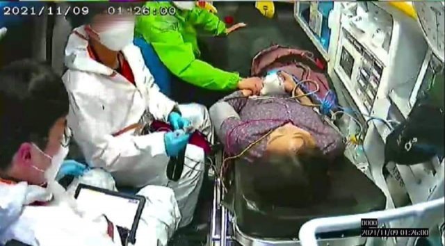 이재명 더불어민주당 대선후보의 부인 김혜경 씨가 후송된 구급차 내부 CCTV 캡처사진