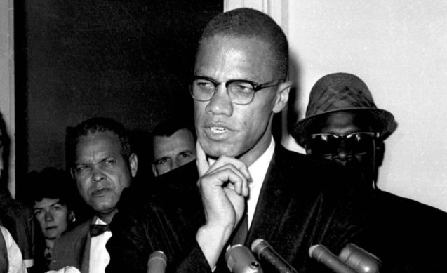 흑인 인권운동가 말콤X가 1963년 5월 16일 미국 워싱턴D.C에서 기자회견을 하고 있는 모습. 말콤X는 그로부터 2년 뒤 1965년 뉴욕에서 연설 도중 총격으로 사망했다.[워싱턴D.C=AP/뉴시스]