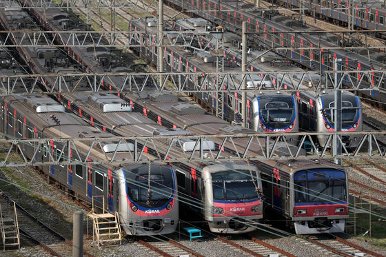 지난 9월 서울 구로구 한국철도공사 구로차량사업소에 열차가 정차해 있다. 2021.9.13/뉴스1 © News1