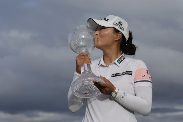 고진영(26)이 미국여자프로골프(LPGA) 투어 시즌 최종전인 CME그룹 투어 챔피언십(총상금 500만 달러)에서 우승을 차지하며 한국인 최초 3년 연속 상금왕의 대기록을 세웠다. 뉴시스