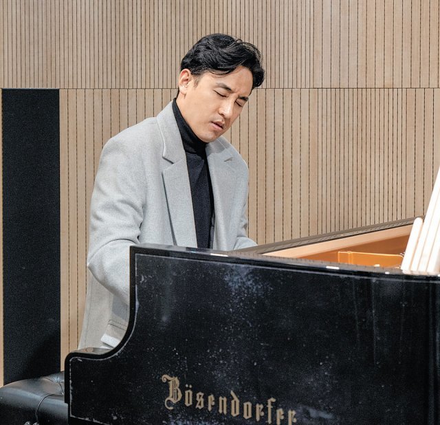 피아니스트 김정원은 “시간은 나아가기만 하는 것이 아니라 되돌아오기도 하는 항해 같은 것”이라고 콘서트 제목 ‘타임리스―시간의 배’를 설명했다. 크라이스클래식 제공