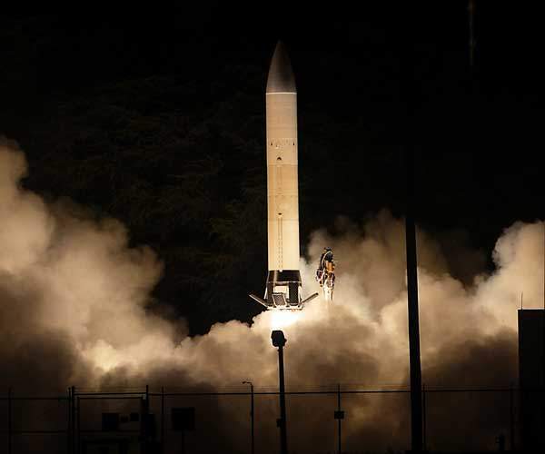 미국의 ‘고등 극초음속 무기’(AHW) 탑재 미사일 시험발사 (미 육군) © 뉴스1