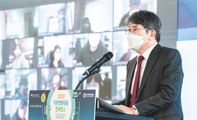 김창섭 한국에너지공단 이사장이 지난해 열린 ‘기후WEEK 2020’에서 개회사를 하고 있다. 사진 출처 한국에너지공단