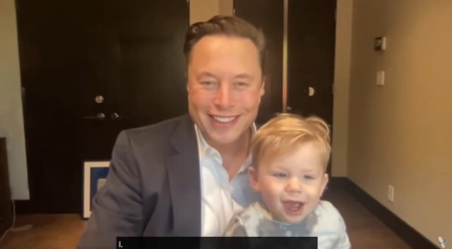 일론 머스크(왼쪽)와 그의 아들 엑스(오른쪽). 유튜브 채널 ‘SpaceXly’ 캡처