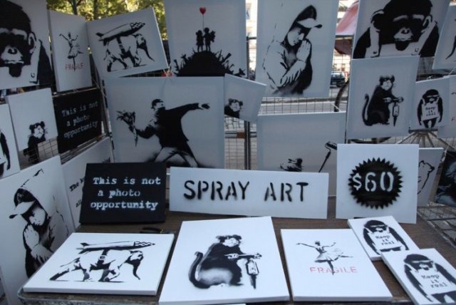 2013년 당시 뉴욕 센트럴파크에서 판매용으로 나온 뱅크시 작품들. 사진출처=뉴욕 포스트