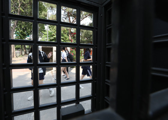 서울 한 중학교에서 학교 중인 학생들. 2021.6.2/뉴스1 © News1