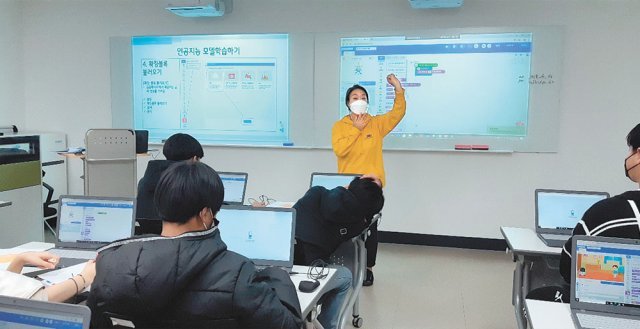 (재)전남정보문화산업진흥원의 찾아가는 SW·AI 코딩 교실.