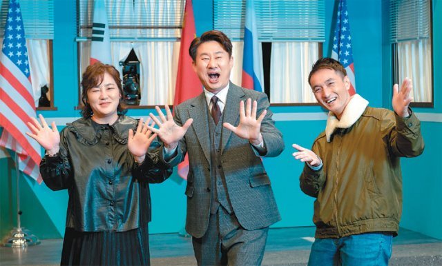 올해 방송 10주년을 맞은 채널A 예능 프로그램 ‘이제 만나러 갑니다’(이만갑)의 장주연 작가, 남희석 MC, 김군래 PD(왼쪽부터). 채널A 제공