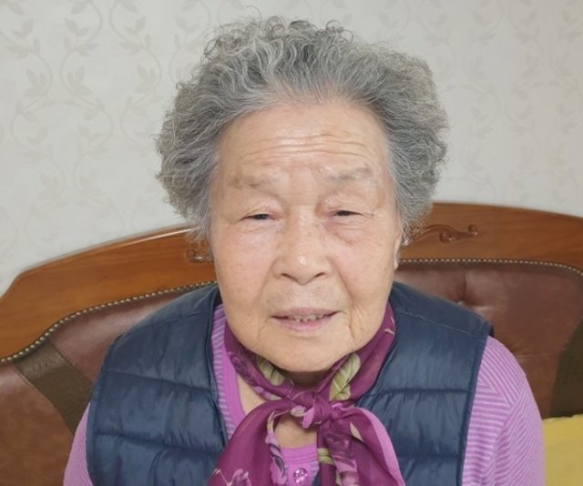 6년째 폐지를 모아 번 돈으로 기부하고 있는 ‘금동의 기부천사’ 김길남 할머니(85). 사진=남원시청 제공
