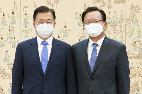 문재인 대통령(왼쪽)과 김부겸 국무총리. 2021.5.14/뉴스1 © News1