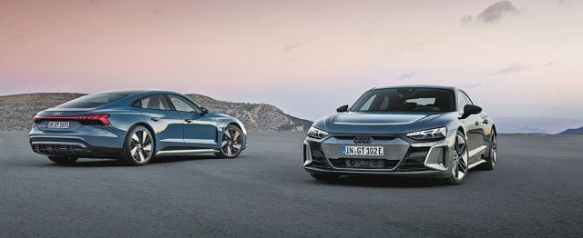 아우디가 16일 공식 판매에 나서는 고성능 전기차 ‘e트론 GT 콰트로’(왼쪽)와 ‘RS e트론 GT’. 아우디는 이 차량을 포함해 올해 19종의 신차를 선보이며 라인업을 강화했다. 아우디 제공