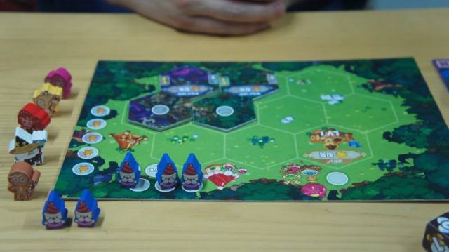 자신의 왕국에 건물을 올려 점수 경쟁을 하게 된다.  (사진=게임동아)