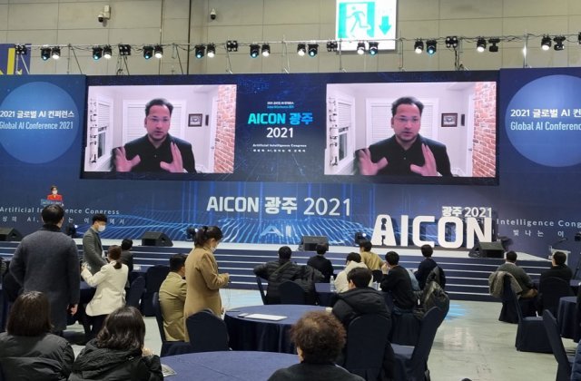 AICON 광주 2021 첫 기조연설을 맡은 2021 하버드대 자나파 레띠(Vijay Janapa Reddi) 교수 (출처=IT동아)