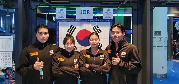 한국 수영 혼성 대표팀이 혼성 혼계영 200m에서 한국 신기록을 썼다.(대한수영연맹 제공)© 뉴스1