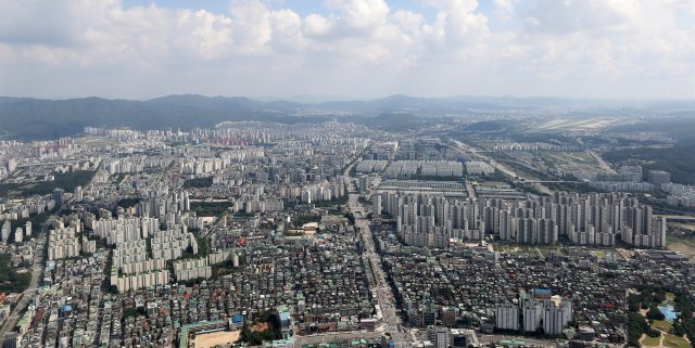 23일 서울 송파구 롯데월드타워 서울스카이에서 바라본 강남권 아파트단지. 뉴스1