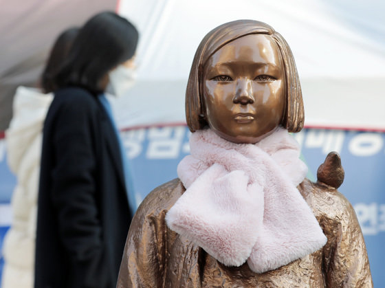 서울 종로구 옛 일본대사관 앞 소녀상. 2021.12.14/뉴스1 © News1