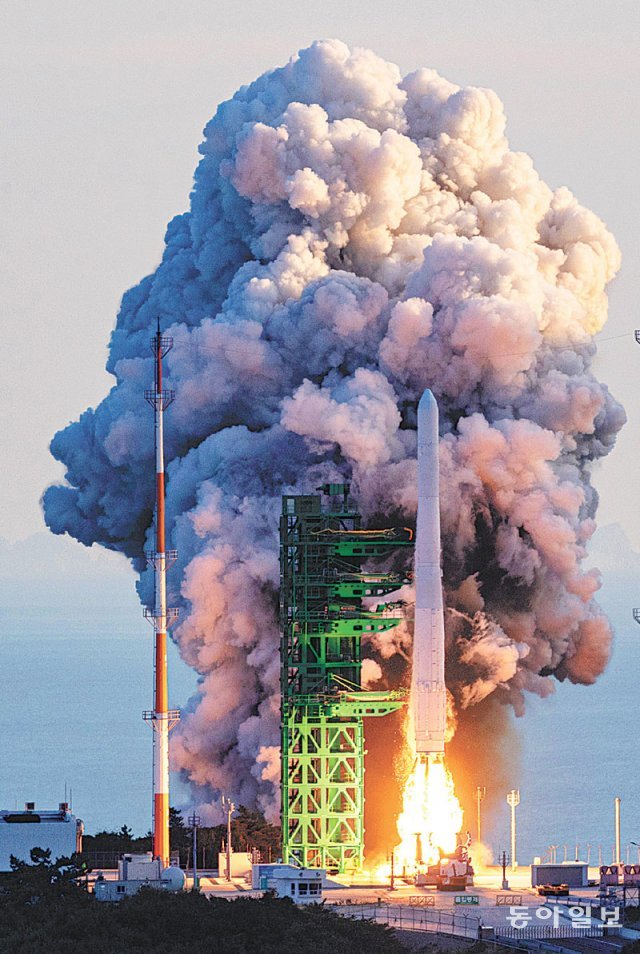 올해 10월 21일 전남 고흥 나로우주센터에서 발사됐지만 궤도 진입에 실패한 한국형발사체 누리호. 동아일보DB