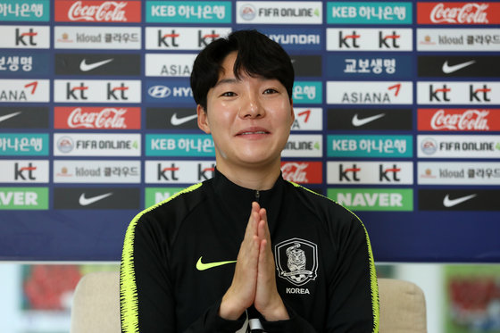 여자 축구 국가대표팀 이금민이 8일 오후 경기 파주시 축구대표팀트레이닝센터(NFC)에서 취재진 질문에 답하고 있다. 2019.5.8/뉴스1 © News1