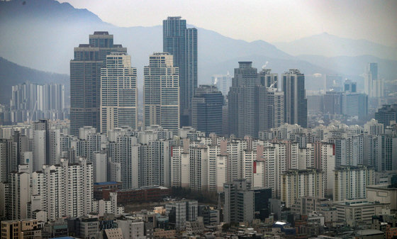 서울 아파트 단지의 모습. 2021.12.28/뉴스1 © News1