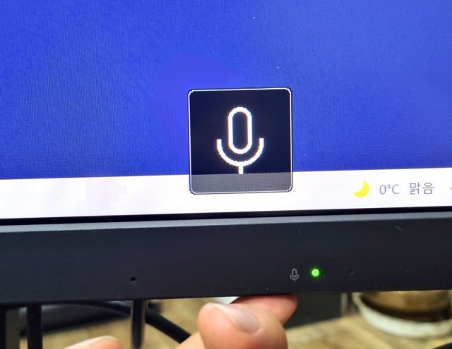 하단 버튼으로 내장 마이크를 끄거나 켤 수 있다 (출처=IT동아)