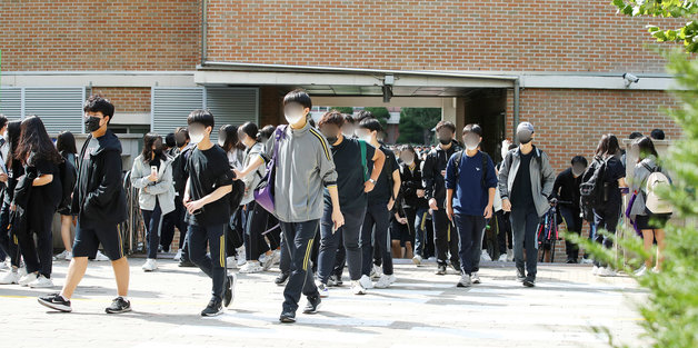 하교 중인 중학생들. (사진은 기사 내용과 무관함) /뉴스1 © News1