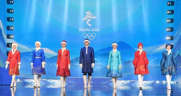 베이징 동계올림픽 시상식 의상(Beijing 2022 트위터 갈무리)© 뉴스