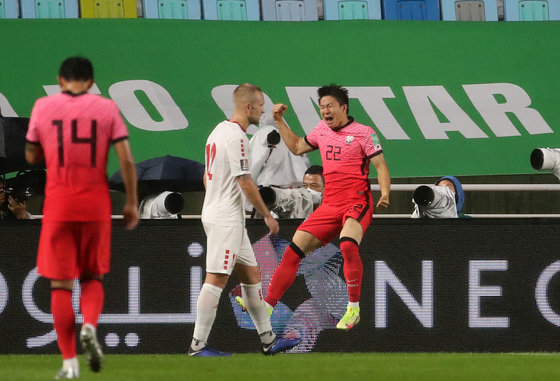 7일 오후 경기도 수원월드컵경기장에서 열린 2022 국제축구연맹(FIFA) 카타르 월드컵 아시아지역 최종예선 A조 대한민국과 레바논의 경기, 대한민국 권창훈이 선제골을 넣은 후 기뻐하고 있다. 2021.9.7/뉴스1 © News1