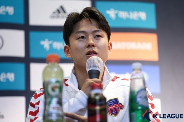 K리그 전지훈련 미디어캠프에서 기자회견 중인 수원FC 이승우 (한국프로축구연맹 제공)