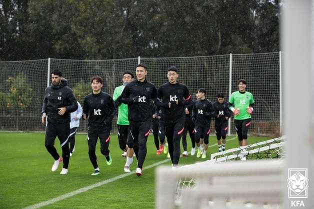 아이슬란드와의 경기를 앞두고 훈련 중인 대표팀.(대한축구협회 제공)