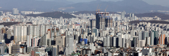 서울 남산에서 바라본 서울시내 아파트 모습. 2021.12.31/뉴스1 © News1