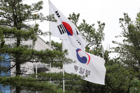 서울 종로구 남북회담본부에 통일부 깃발이 바람에 날리고 있다. 2020.6.29/뉴스1 © News1