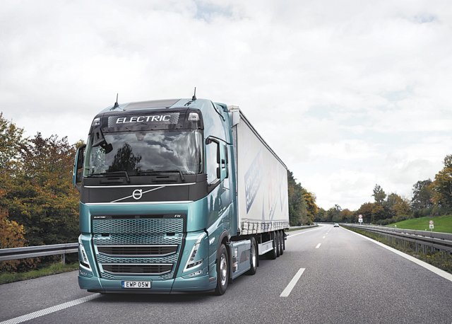 볼보트럭이 양산할 예정인 대형 전기트럭 ‘FH 일렉트릭’은 540kWh급 배터리를 탑재했으며, 단 한 번 충전으로 총 중량 40t 기준 평균 시속 80km로 300∼350km 주행이 가능하다. 볼보트럭 제공