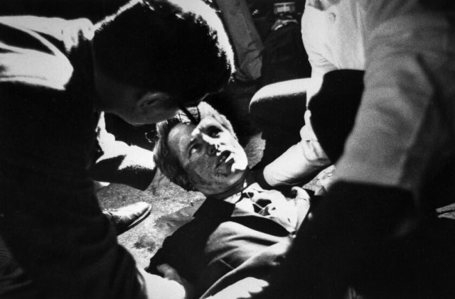 1968년 6월 미국 대선에 출마한 로버트 케네디 전 상원의원은 캘리포니아 주 예비선거에서 승리한 뒤 로스앤젤레스 앰배서더 호텔에서 열린 축하파티 현장에서 총격을 받고 사망했다. 위키피디아