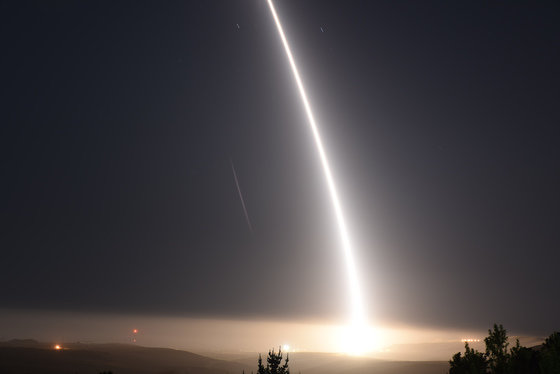 미국 대륙간탄도미사일(ICBM) ‘미닛맨 3’ 시험발사. (미 공군 국제타격사령부) 2017.8.2/뉴스1 © 뉴스1