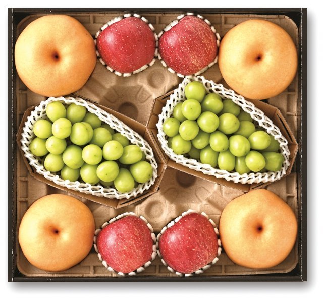올 설 새롭게 선보이는 ‘시그니처 사과 배 샤인 세트’에는 전통 과일과 트렌드 과일을 함께 담았다.